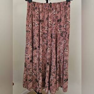 Chic Floral Maxi Skirt in Dusty Pink
